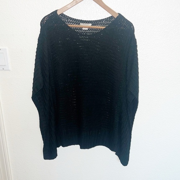 Ariat Oversized Acrylic Knit Short Sleeve Black Scoop Neck Poncho - Picture 1 of 11